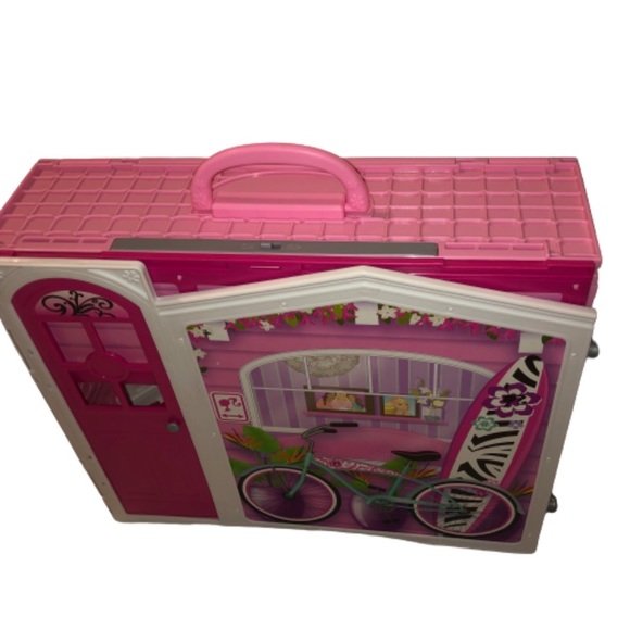 Portable Barbie Glam Vacation House, playset 2010 - Picture 13 of 15